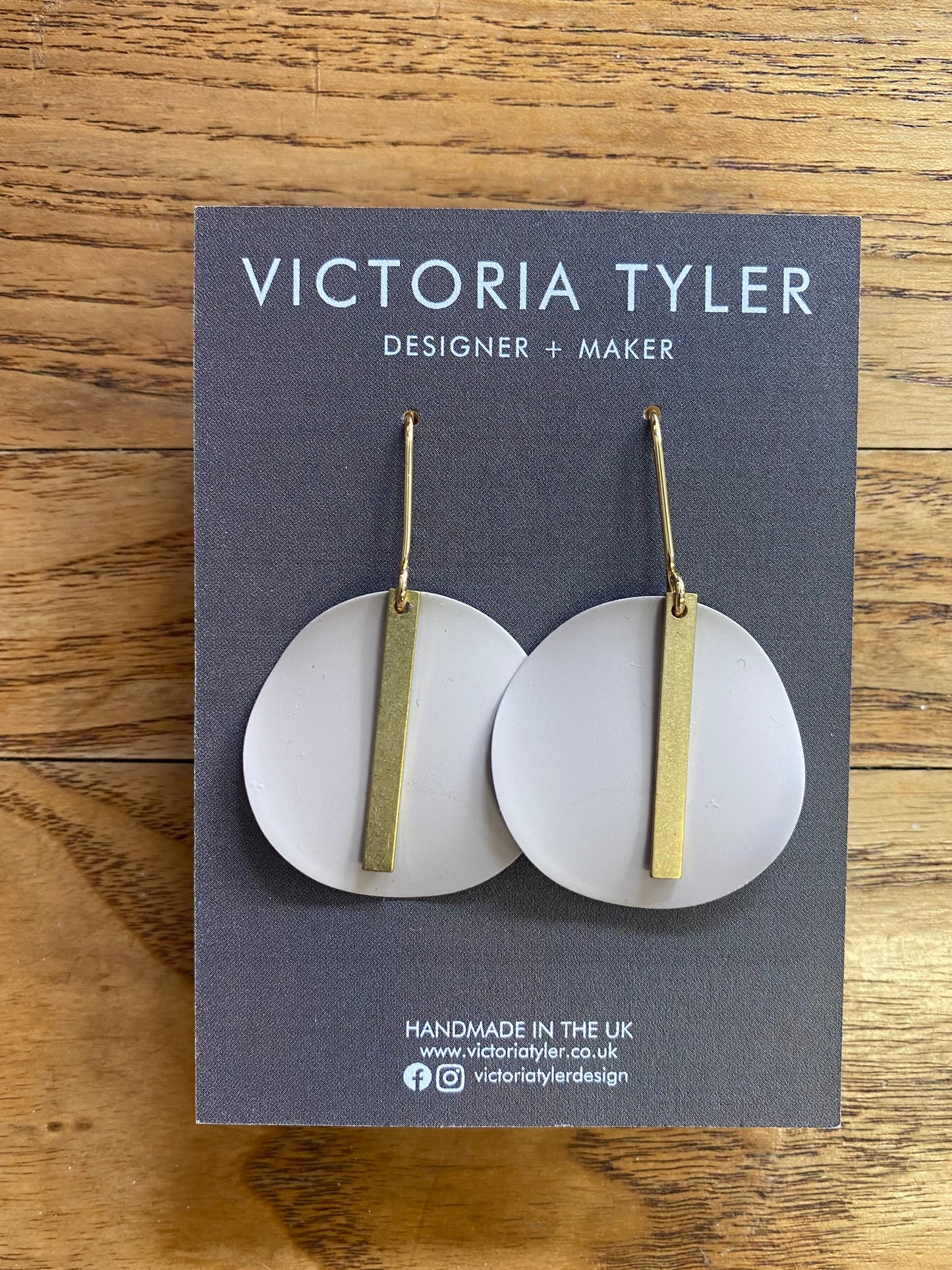 Wavy Circle Earrings with Brass Slim Bar - 'Leonora'